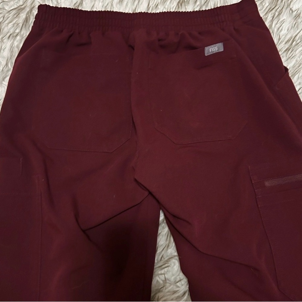 Figs burgundy scrub set - Picture 6 of 7